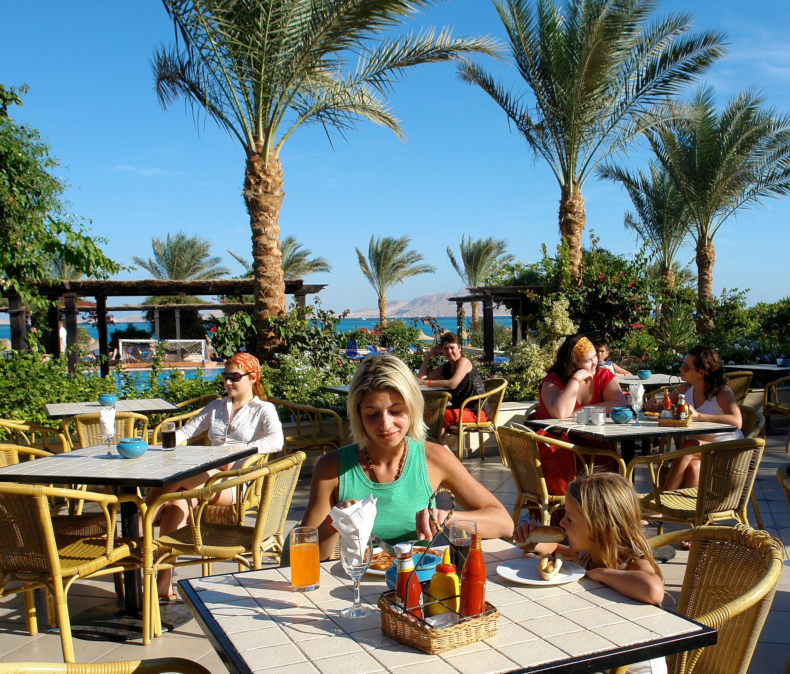 Jaz Belvedere Sharm el-Sheikh Luaran gambar Tourists at a resort in Sharm El Sheikh